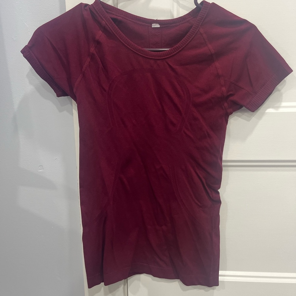 Maroon Lululemon swiftly tech size 4
